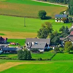 Lantgård Urak *
